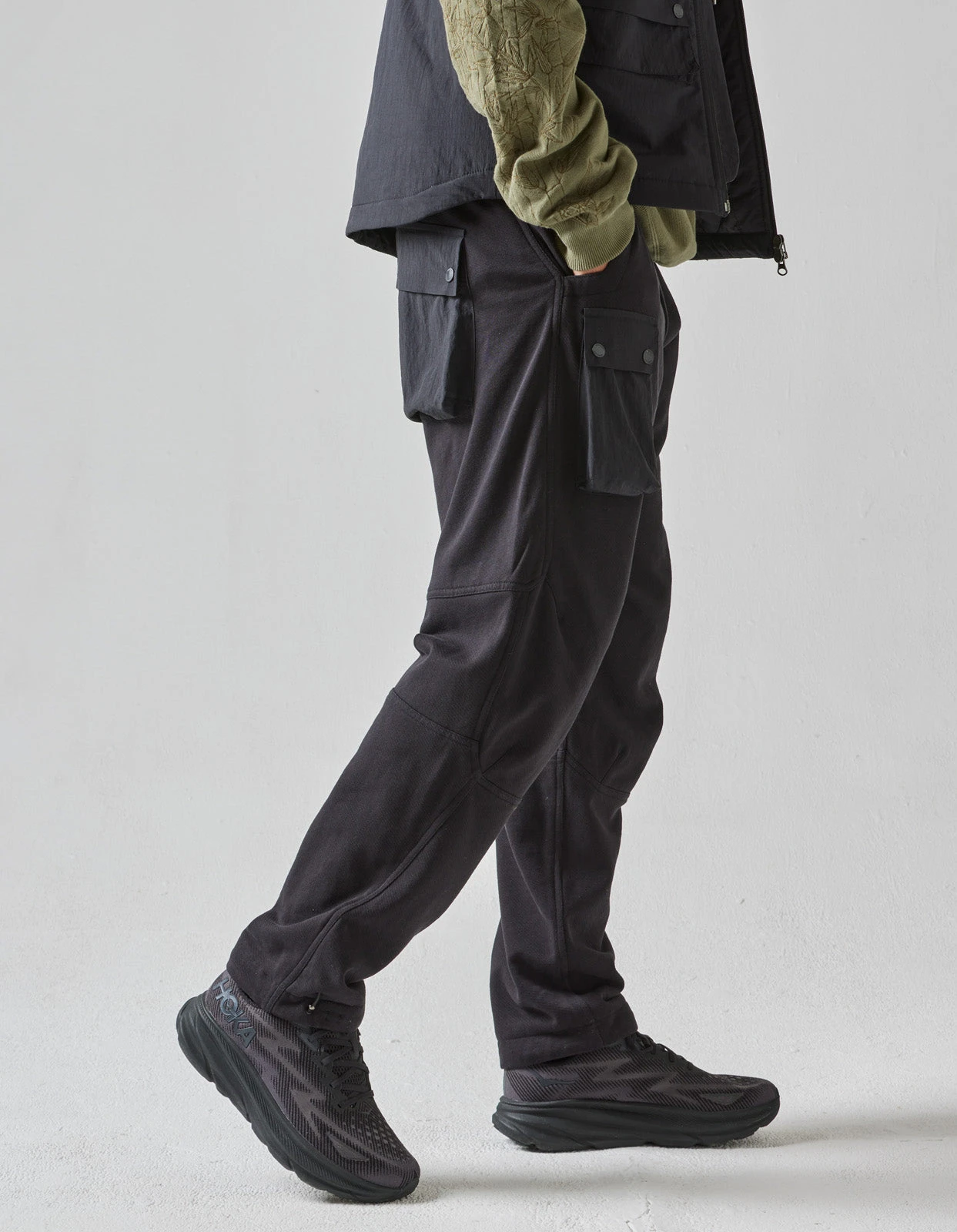 Maharishi 5044 Asym Articulated Sweatpants Black 5 Maharishi 5044 Asym Articulated Sweatpants Black - Image 5